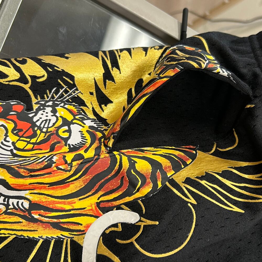 Ed Hardy Crawling Tigers black mesh shorts size Large L B24 - Picture 4 of 6